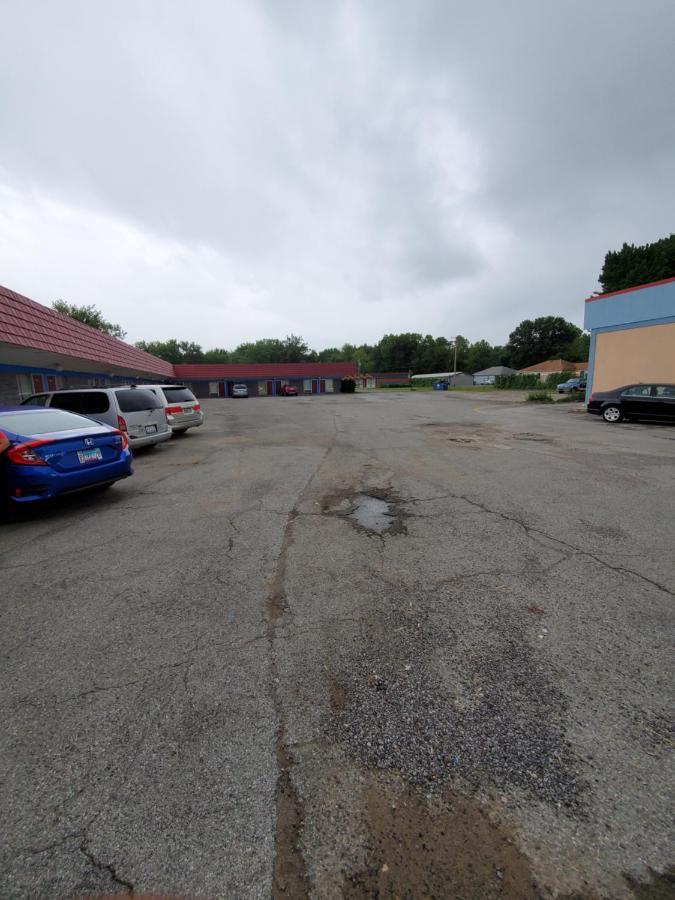 Gray Plaza Motel West Frankfort Экстерьер фото