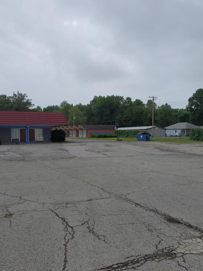 Gray Plaza Motel West Frankfort Экстерьер фото