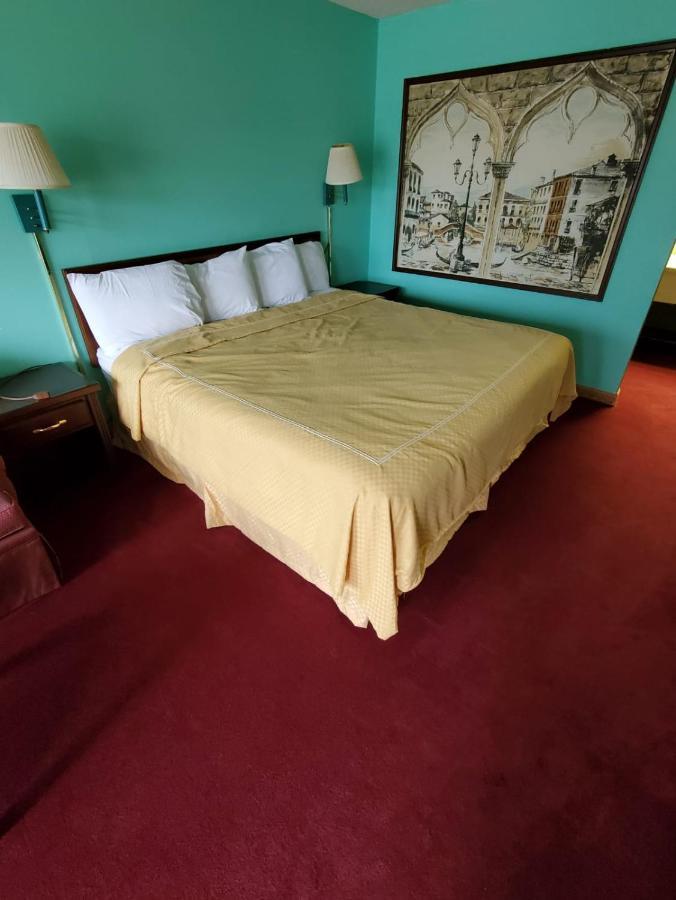 Gray Plaza Motel West Frankfort Экстерьер фото