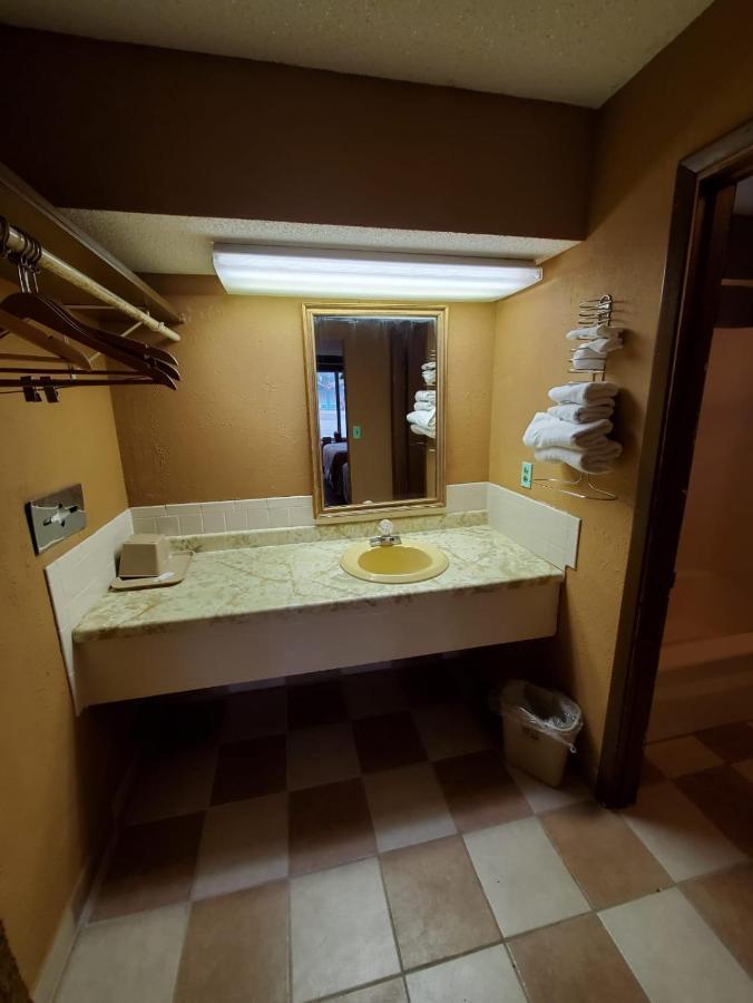 Gray Plaza Motel West Frankfort Экстерьер фото