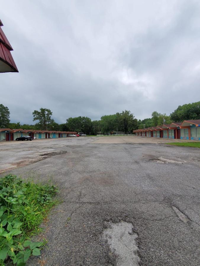 Gray Plaza Motel West Frankfort Экстерьер фото