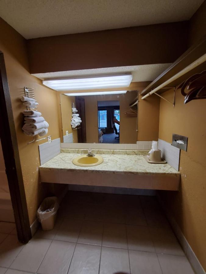 Gray Plaza Motel West Frankfort Экстерьер фото