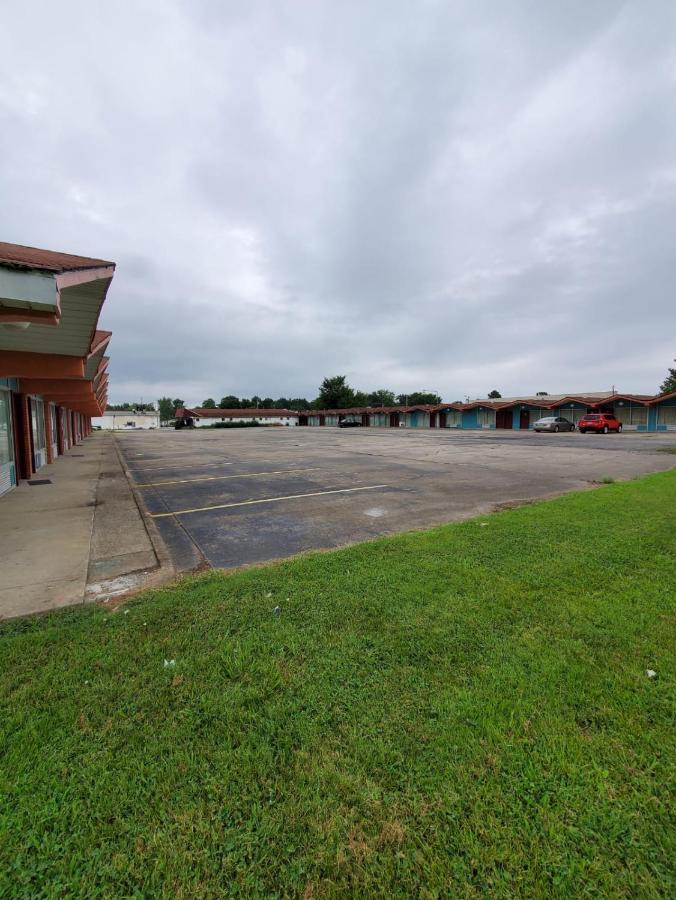 Gray Plaza Motel West Frankfort Экстерьер фото