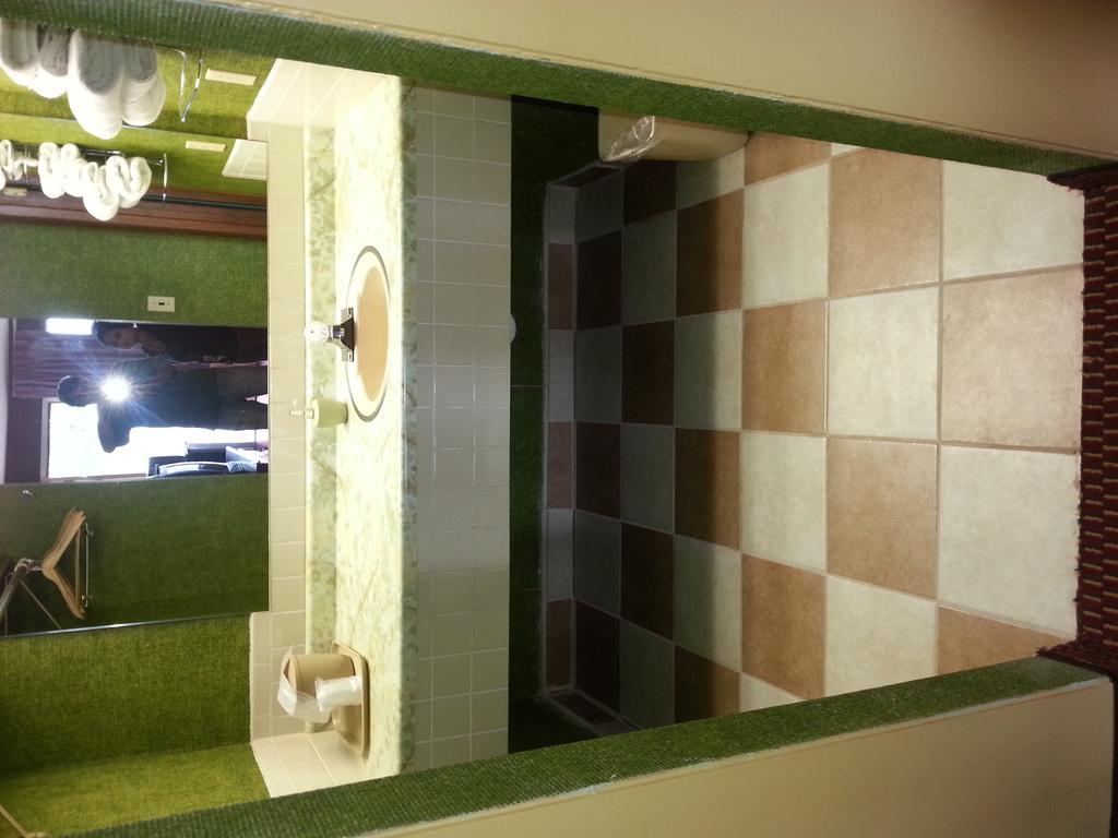 Gray Plaza Motel West Frankfort Экстерьер фото